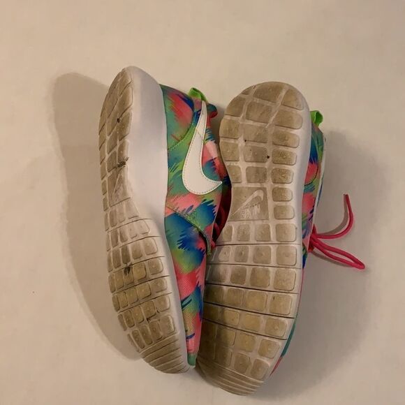 Nike size 6 1/2 fluorescent color athletic shoes - Picture 8 of 8